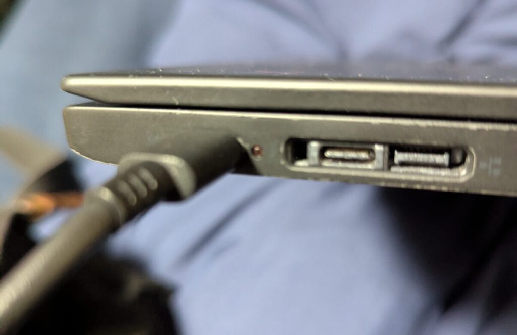 充電ができないノートパソコン。